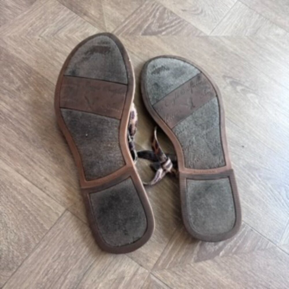 American Eagle Outfitters Leopard Buckle Thong Sandals. - Picture 9 of 9